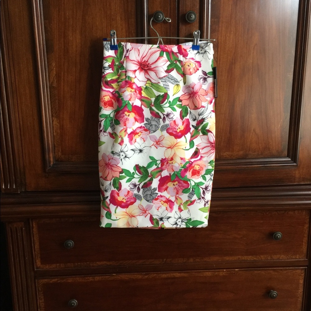 Brand new Floral guess skirt